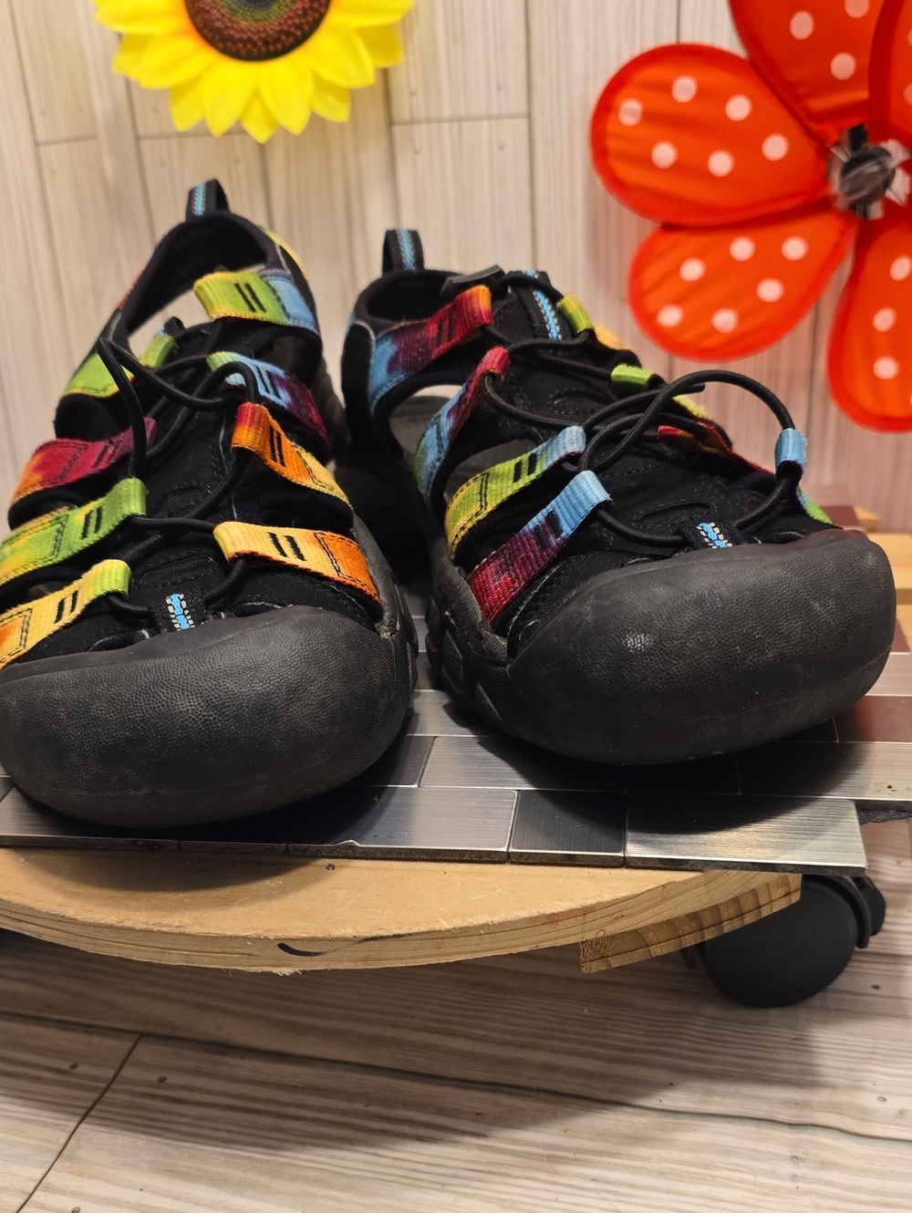 Keen Womans Tie-Dye Strap Newport Retro Sandal - Black with Rainbow - Picture 11 of 13